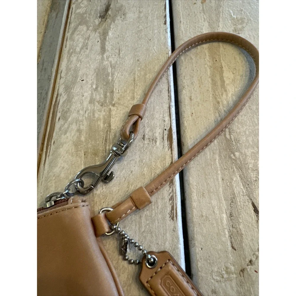 Vintage Coach Tan Smooth Leather Wristlet Small‎ Wrist Wallet Bag - Picture 4 of 15